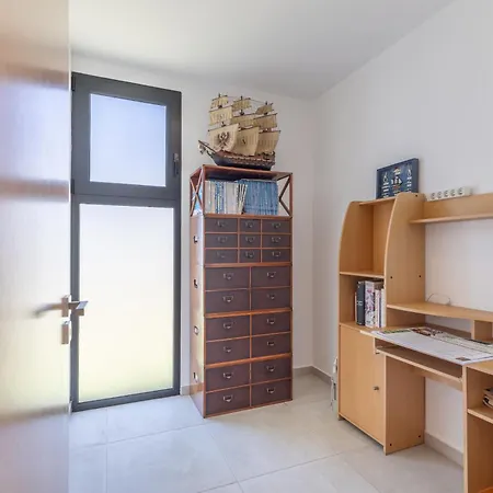 Pascal By Rmz Estreito Da Calheta