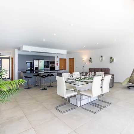 Pascal By Rmz Estreito Da Calheta