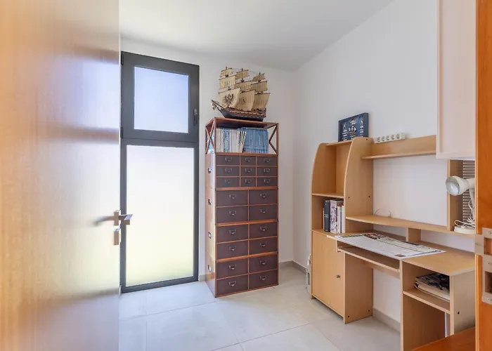 Pascal By Rmz Estreito Da Calheta