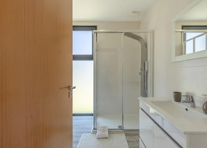 Pascal By Rmz Estreito Da Calheta