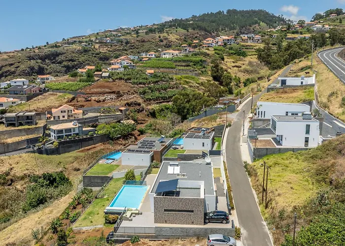 Pascal By Rmz * Estreito Da Calheta